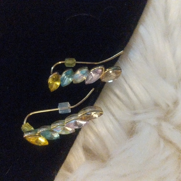 Beautiful multi color wire earrings - Picture 3 of 4